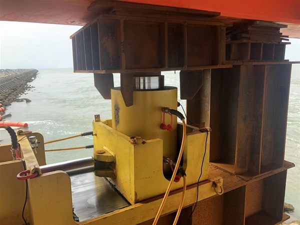 連云港徐圩港區(qū)液體散貨泊位區(qū)應(yīng)急消防通道2#號(hào)橋頂推