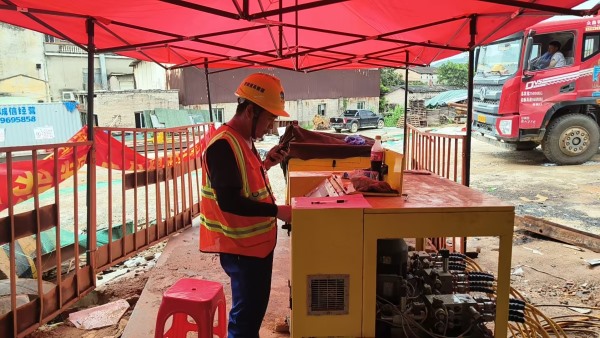 沈海線漳州龍海至詔安段擴(kuò)容工程鋼梁安裝