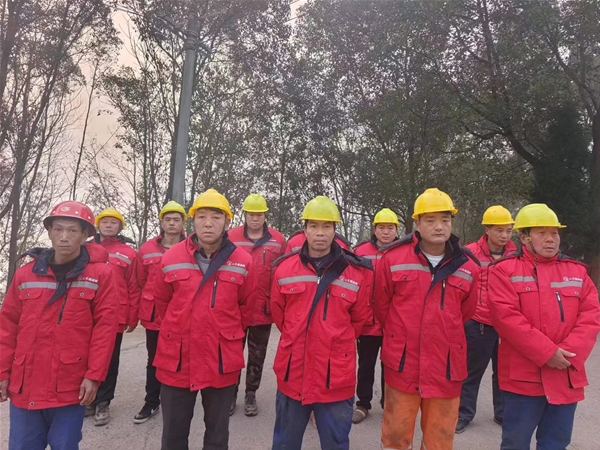 醴婁高速三工區(qū)（射埠互通）鋼梁頂推