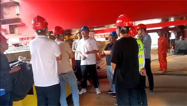 瀘石高速摩崗嶺2號大橋、得妥特大橋鋼梁頂推