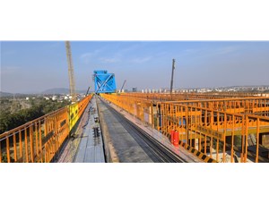 山東超晟輝護(hù)航昌九鐵路樂化聯(lián)絡(luò)線頂推施工