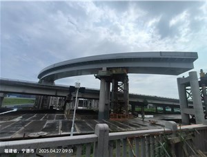 沈海高速羅寧段新增車里灣互通鋼梁頂推施工完成